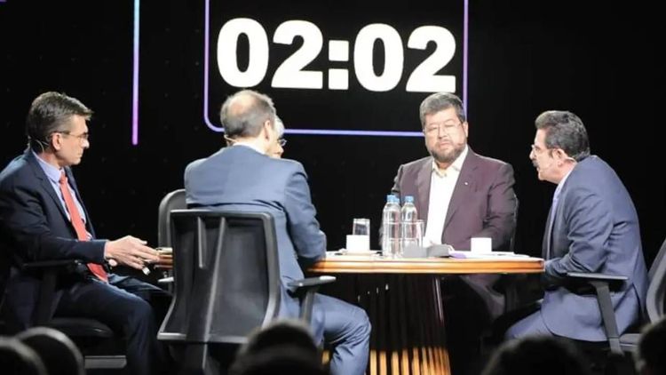Foro Cainco: Manfred propone digitalización el Estado y abrogación de las leyes a las que se atribuyen las quemas