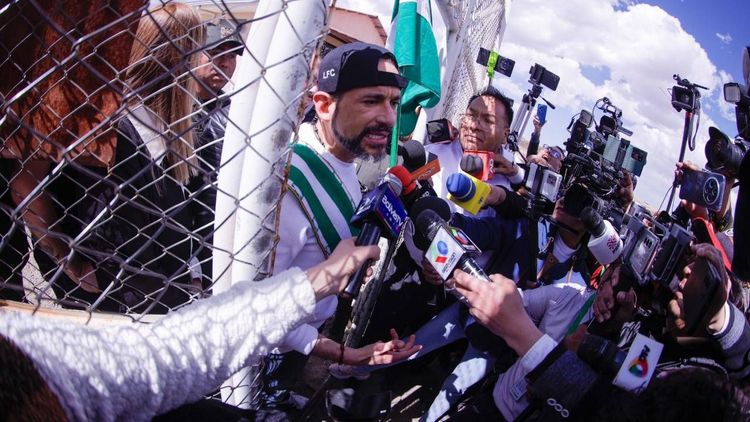 "Ni vendido ni cobarde, peor masista", esta y otras frases más de Camacho 