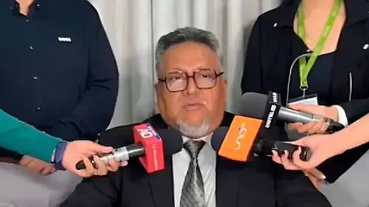 Fiscal Montaño se presenta en la FELCC de Santa Cruz y queda aprehendido