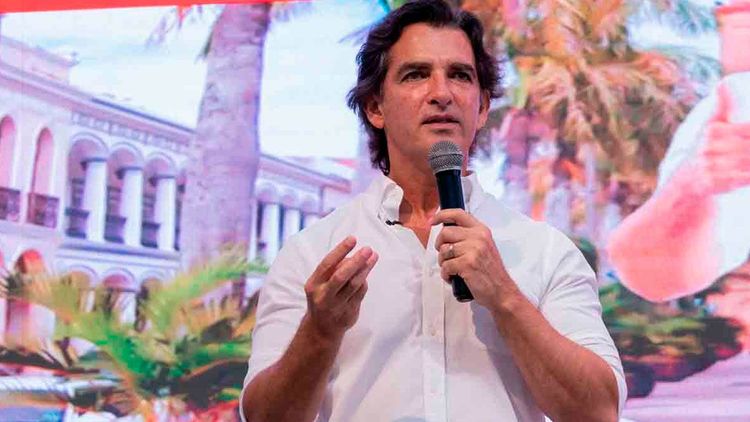 Saavedra anuncia posesión como alcalde en acto público en la plaza 24 de Septiembre