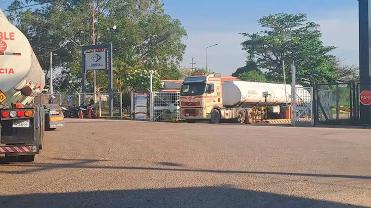 Una crisis de combustible marca la segunda vuelta presidencial en bolivia