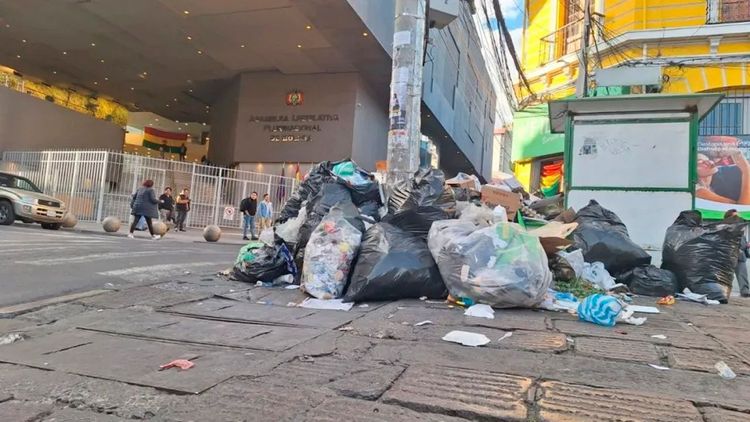 Defensoría exige el recojo de basura acumulada en La Paz