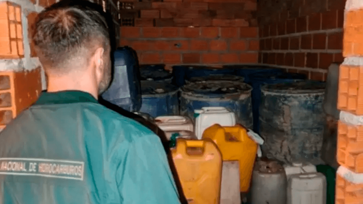 Anh decomisa más de 7.700 litros de gasolina acopiada ilegalmente en sucre