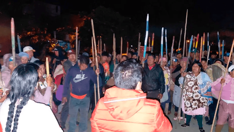 Cocaleros se movilizan y Gobierno niega supuesto plan contra Evo 