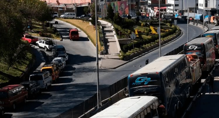 45 puntos de bloqueo persisten antes del diálogo entre la COB y el Gobierno