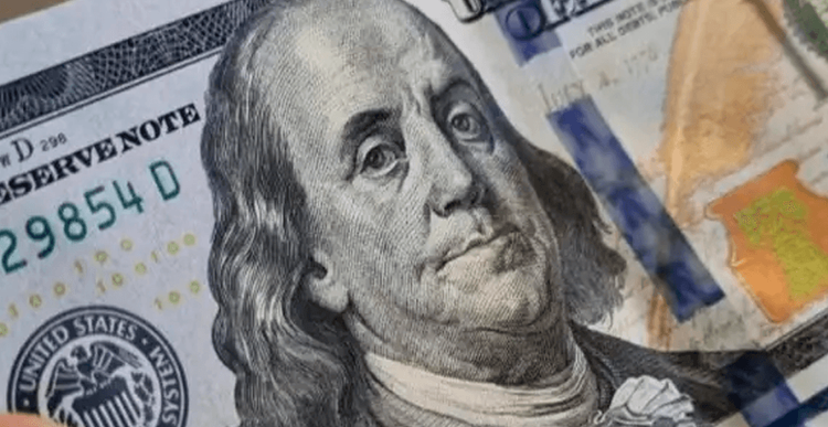 Dólar registra leve variación en el mercado paralelo este 21 de abril en bolivia