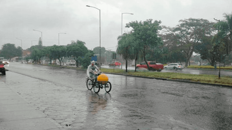 Sur leve y lluvias se mantendrán hasta la madrugada del miércoles en Santa Cruz