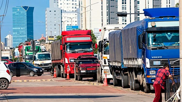 Gobierno denuncia desvío de combustible en Santa Cruz