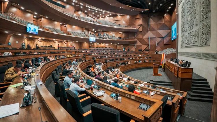 Diputados ajustan agenda para tratar ley que amplía permanencia de exautoridades