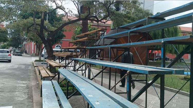 Instalan graderías para el Corso de Corsos en Cochabamba