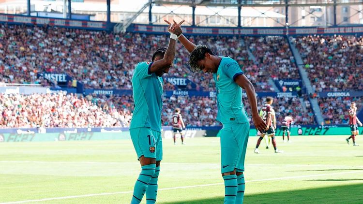 Barcelona golea al Levante y mantiene su arranque perfecto