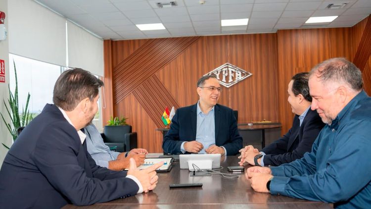 Mejoras operativas: YPFB incorpora  aditivos a la gasolina comercializada  en Bolivia 