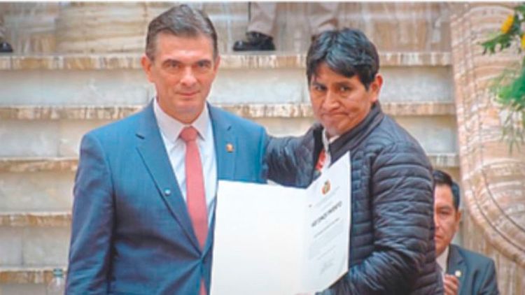 Gobierno firma convenios por Bs 92,5 millones para obras deportivas en La Paz