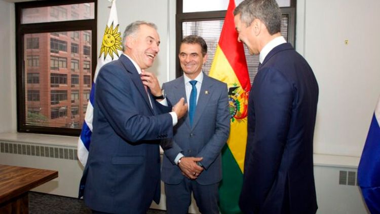 Gobierno firma convenios por Bs 92,5 millones para obras deportivas en La Paz