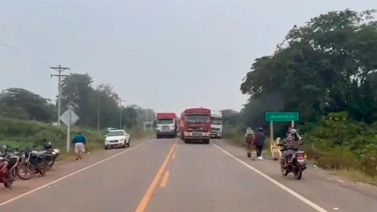 Bloqueo en San Ignacio de Velasco: Pobladores exigen nuevas elecciones municipales ante denuncias de irregularidades