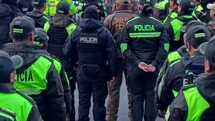 Liberan a policías hallados con droga en Cochabamba
