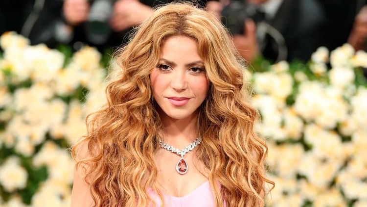 Shakira visita zonas afectadas por terremoto y promete apoyar a damnificados