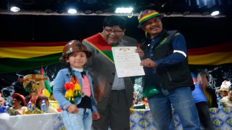 Alcalde recibe reconocimiento del sector folklórico de El Alto