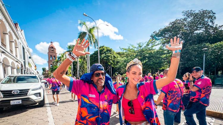 Doble festejo: camacho celebra su cumpleaños retomando el carnaval de calle
