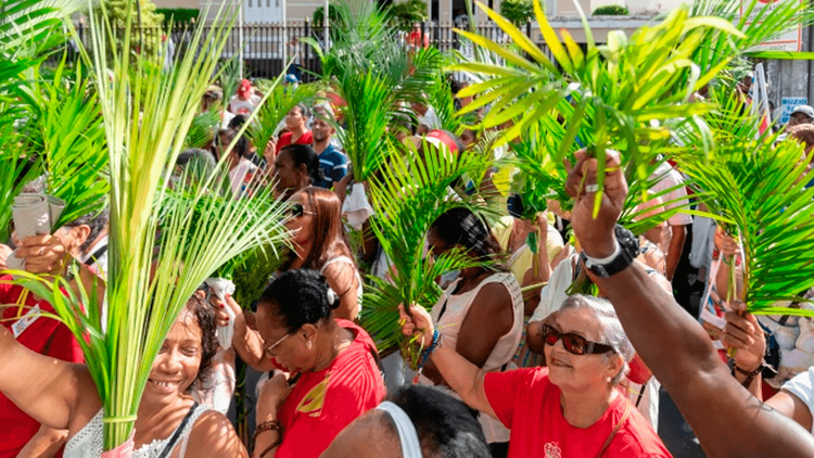 Bolivia inicia la Semana Santa con masiva fe en el Domingo de Ramos