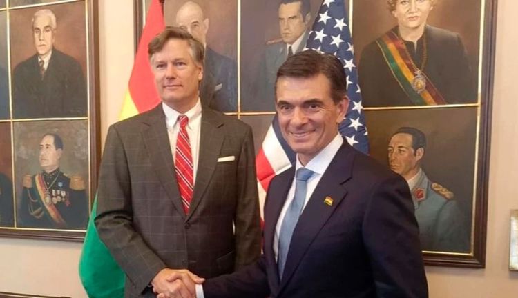 La cruz de oro que volvió de la  Casa Blanca: Bolivia y EEUU  restablecen relaciones