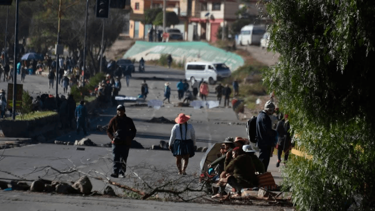 Bolivia en vilo: Masivas movilizaciones ciudadanas y operativos de desbloqueo marcan la tercera semana de conflicto