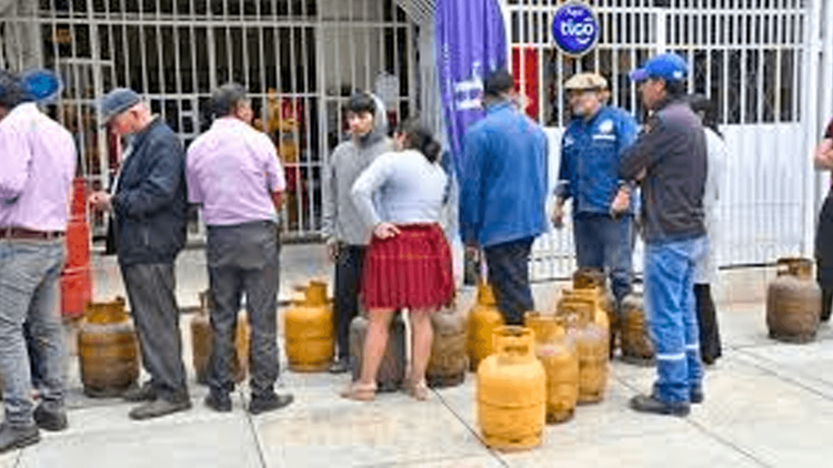 Pese al contrabando, el precio del GLP no subirá, asegura el ministro de Hidrocarburos