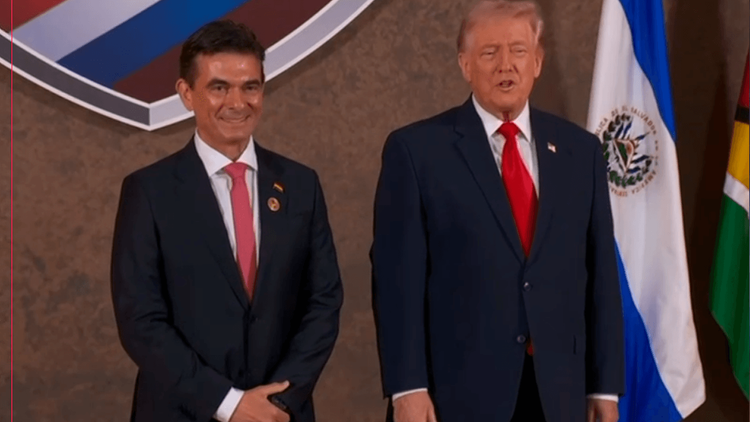 Rodrigo Paz saluda a Trump a su llegada a la cumbre “Escudo de las Américas”