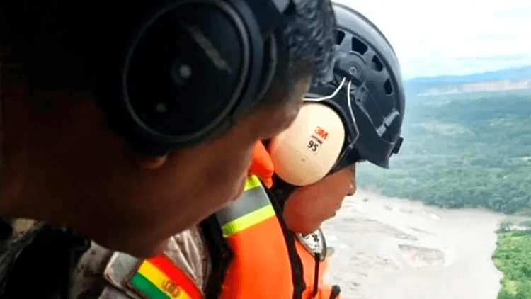 Inundaciones: Defensa dice que la situación es “crítica”, hay reporte de desaparecidos y se activa despliegue militar de rescate en Santa Cruz