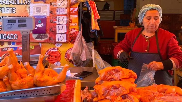  Precio del pollo se dispara por encima de Bs 31 en La Paz mientras la oferta se agota en horas