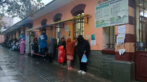 Crisis en hospitales de La Paz y El Alto por falta de personal y ...